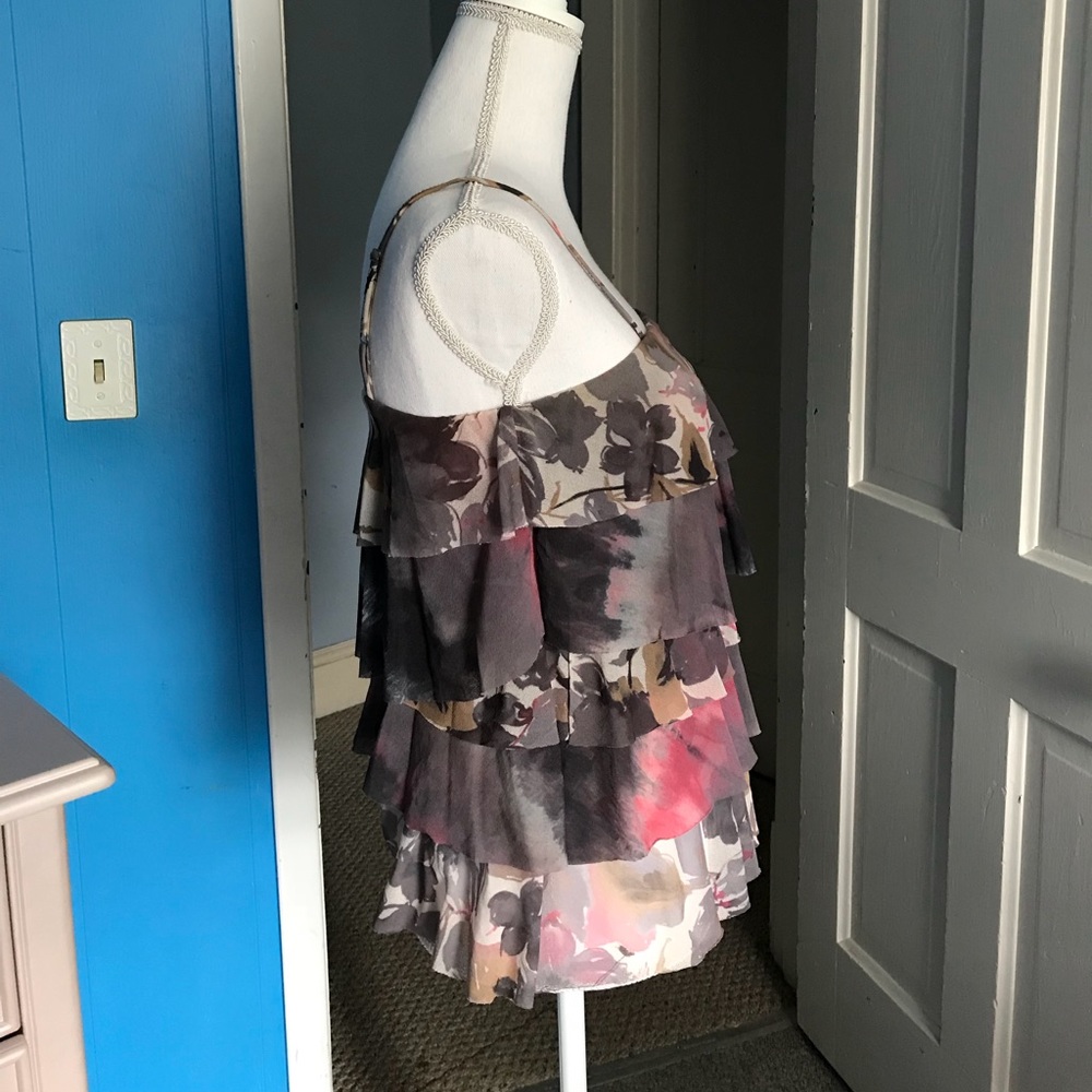 NWOT Beautiful Ruffle Top 🥀 - Picture 2 of 4